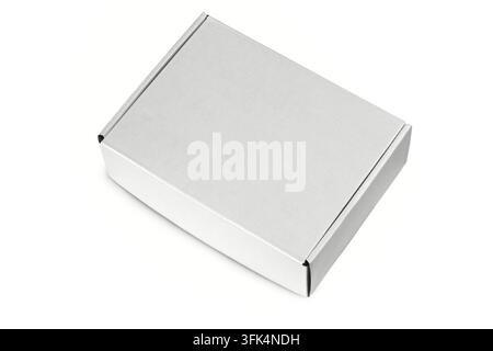 Graue Pappschachtel auf weißem Hintergrund. Pappschachtel isoliert. Stockfoto