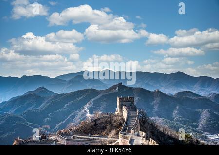 Schöne Fernsicht auf die prächtige Große Mauer von China in Peking Stockfoto