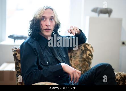 Die Band Leftovers am Dienstag, dem 25. August 2026, während eines Interviews mit der APA – Austria Press Agency in Wien, Österreich. Leonid Sushon Stockfoto