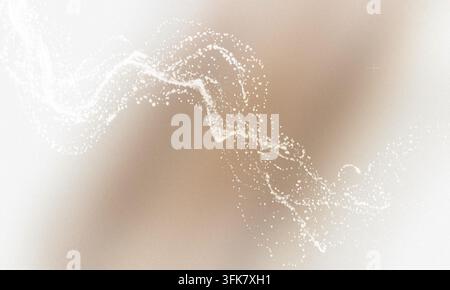 Ein dynamischer Strom aus leuchtenden weißen Partikeln, der eine flüssige, wellenförmige Bewegung gegen einen texturierten, weichen beigen Hintergrund bildet. Stockfoto