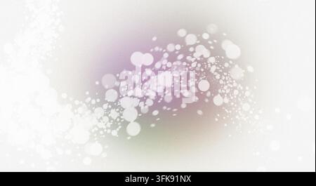 Abstrakter Hintergrund mit weichen lila Tönen und zarten weißen Bokeh-Punkten mit einem sanften strukturierten Glitzereffekt. Stockfoto