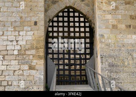 Historisches befestigtes Tor in Les Andelys in der Normandie, Frankreich Stockfoto