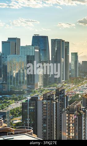 Vertikale Aufnahme der Luftansicht der Wolkenkratzer der Stadt Peking Stockfoto