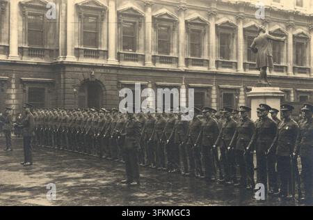 Die 38. Middlesex (Artists') Rifle Volunteers im Hof des Burlington House, April 1939. Stockfoto
