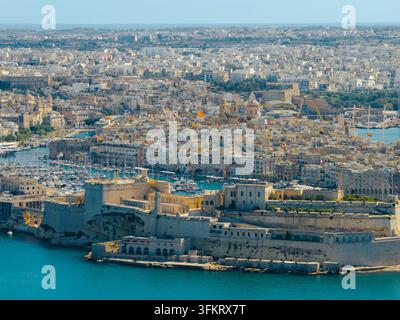 Luftaufnahme von Fort St. Angelo und dem historischen Grand Harbour in Valletta, Hafenregion, Malta. Stockfoto