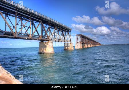Bahia Honda Bridge im Bahia Honda State Park in den Florida Keys. Eine verlassene Brücke an der Overseas Highway, die die Florida Keys im Süden verbindet Stockfoto