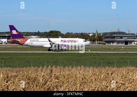 25.09.2026, xsvx, Reise, Urlaub, Wirtschaft, emwir, SU-BUT, Airbus A320-251N A320neo, Baujahr: 2022, Air Cairo, Ägypten, Hex Code: 01023C, MSN: 11205, Besonderheit: zeitweise Misr Life Insurance-Sticker 2023 und 20 Years-Sticker ab November 2023. Stuttgart Stockfoto