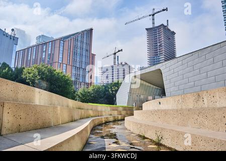 Betonwasserschritte mit Blick nach Westen Stockfoto