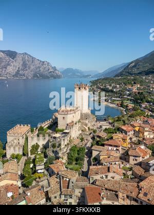 Luftaufnahme des Castello Scaligero di Malcesine am Gardasee Stockfoto