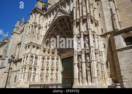 Westportal der Kathedrale von Sevilla, Spanien Stockfoto