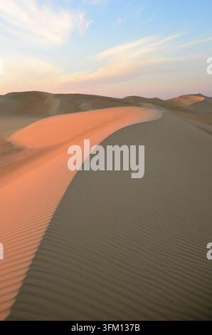 Sonnenuntergang über Sanddünen im Qattara-Wüstengebiet Stockfoto
