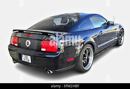 Heckansicht eines Ford Mustang GT, die Kraft und Design zeigt Stockfoto