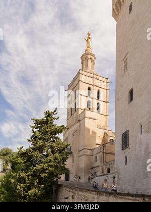 Historischer Glockenturm der Kathedrale von Avignon in der Provence, Frankreich Stockfoto