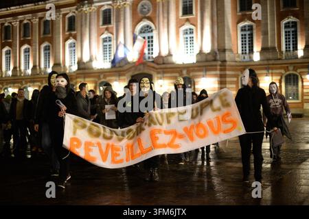 TOULOUSE, FRANKREICH - 2014/11/03: Der Million Mask March in Toulouse im November 2014, bei dem maskierte Demonstranten der Bewegung Anonymous auf dem Stockfoto