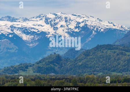 Malerischer Blick auf die schneebedeckten Alpen in Liechtenstein Stockfoto