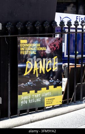 Edinburgh, Schottland, Vereinigtes Königreich - 20. Juli 2026: Werbeposter für das Edinburgh International Festival mit einem zeitgenössischen Tanz Stockfoto