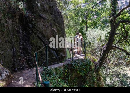 Levada do Moinho in der Nähe von Ponta do Sol, Wanderer, portugiesische Insel Madeira, Portugal Stockfoto