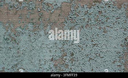 Textur von alter, rissiger Farbe auf einem festen Untergrund. Die Oberfläche ist mit einem dichten Netzwerk aus feinen Rissen und Bereichen von abblätternder türkisgrüner Farbe bedeckt Stockfoto