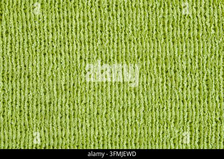 Nahaufnahme von grünem Handtuchtextur-Stoffhintergrund mit weichem geschlungenem Frottier-Detail Stockfoto