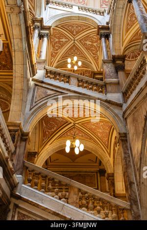 Vereinigtes Königreich, Schottland, Glasgow, Stadtkammer, Treppe aus Carrara-Marmor, der aus Italien importiert wurde, Gebäude entworfen vom Architekten William Young und fertiggestellt 1888 und eröffnet von Königin Victoria Stockfoto