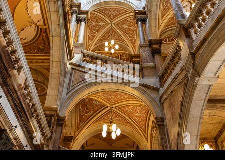 Vereinigtes Königreich, Schottland, Glasgow, Stadtkammer, Treppe aus Carrara-Marmor, der aus Italien importiert wurde, Gebäude entworfen vom Architekten William Young und fertiggestellt 1888 und eröffnet von Königin Victoria Stockfoto