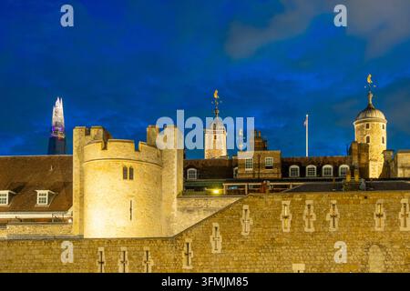 Vereinigtes Königreich, London, der Tower of London und der Shard Tower Stockfoto