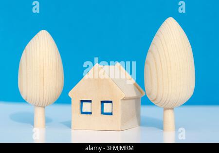 Modellhaus und Bäume Stockfoto