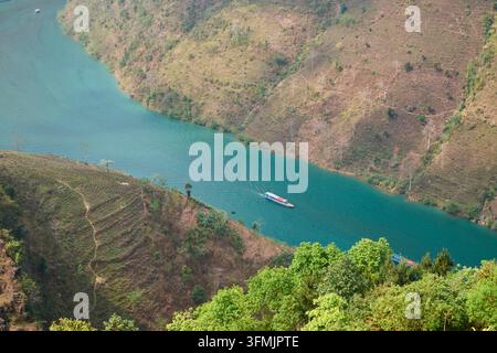 Vietnam, Provinz Ha Giang, Geopark Dong Van Karstplateau, Bezirk Meo Vac, Gebiet des Ma-Pi-Leng-Passes, Flusskreuzfahrt auf dem Song Nho Que Stockfoto