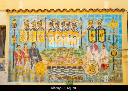 Frankreich, Alpes Maritimes, Französische Riviera, Menton, Wandgemälde in der Altstadt Stockfoto
