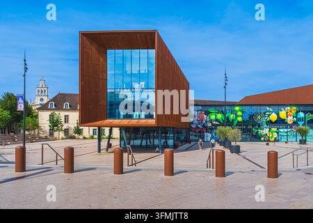 Frankreich, Côte d'Or, Dijon, Gebiet, das als UNESCO-Weltkulturerbe gelistet ist, internationale Stadt der Gastronomie und des Weins vom Architekten Anthony Béchu, das Lichtkanone, das die Ferrandi-Schule beherbergt Stockfoto