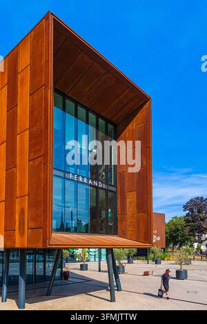 Frankreich, Côte d'Or, Dijon, Gebiet, das als UNESCO-Weltkulturerbe gelistet ist, internationale Stadt der Gastronomie und des Weins vom Architekten Anthony Béchu, das Lichtkanone, das die Ferrandi-Schule beherbergt Stockfoto