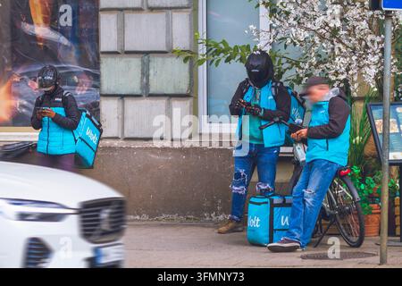 Litauen, Vilnius, Wolt-Lieferanten in Bereitschaft Stockfoto