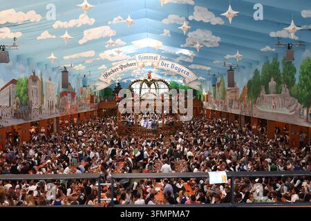 Oktoberfest, Wiesn in München, hier der Blick innen im Hacker Festzelt, Bierzelt, Hacker Festhalle, Himmel der Bayern *** Oktoberfest, Wiesn in München hier ein Blick ins Hacker Festzelt, Bierzelt, Hacker Festhalle und der Himmel Bayerns Stockfoto