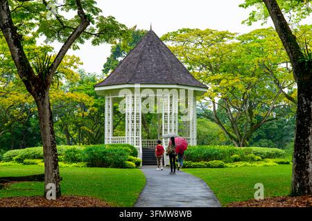 Bandstand Weißes Gartenpavillon im Botanischen Garten von Singapur Stockfoto