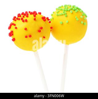 Zwei leckere Kuchen-Pops mit Streuseln auf weiß Stockfoto
