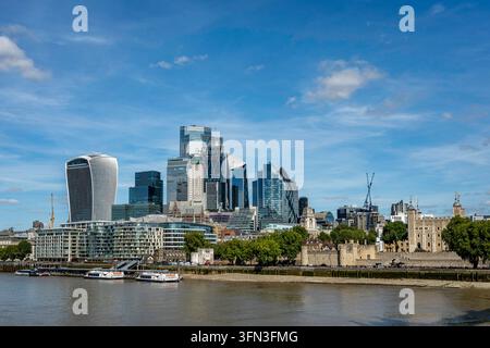 Die Themse von der Tower Bridge, London, England, UK Stockfoto