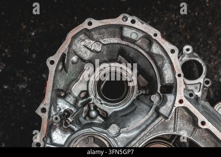 Getriebegehäuse und mechanische Komponenten in der Werkstatt Stockfoto