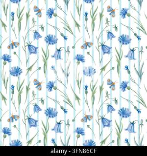 Aquarell-Blumenmuster ohne Rand mit Glockenblumen, Kornblumen und Schmetterlingen. Handgezeichnetes Design mit blauen Wildblumen der Wiese. Stockfoto