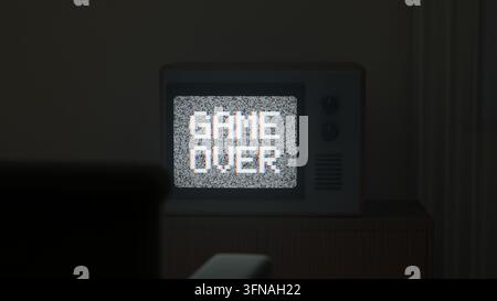 "Game Over“-Text auf Retro-Fernseher-Bildschirm mit Störgeräuschen, 3D-Rendering Stockfoto