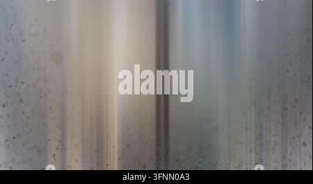 Minimalistische abstrakte Textur aus mattiertem Glas, die natürliche Lichtmuster zeigt. Stockfoto