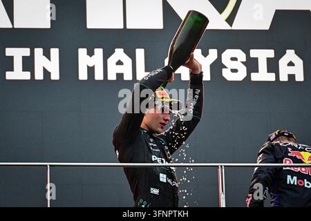 Kuala Lumpur, Malaysia. 04. Okt., 2026. Podium der Rennstrecke während des Rennens des Formula 1 Gulf Air Bahrain Grand Prix in Malaysia 2026 auf dem Sepang International Circuit in Sepang, Malaysia. Runde 16 von 23 der FIA Formula One World Championship 2026, die vom 2. bis 4. Oktober 2026 stattfindet. Das Rennen wurde von Bahrain nach Malaysia verlegt und fand am 4. Oktober 2026 auf dem Sepang International Circuit in Kuala Lumpur, Malaysia, statt. Foto von Alessio De Marco/ABACAPRESS.COM Credit: Abaca Press/Alamy Live News Stockfoto
