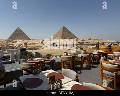 Panoramar Blick über die Großen Pyramiden und das Giza-Plateau in der Nähe von Kairo, Ägypten Stockfoto