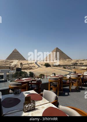 Panoramar Blick über die Großen Pyramiden und das Giza-Plateau in der Nähe von Kairo, Ägypten Stockfoto