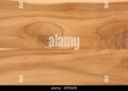hellbrauner Holzoberflächenhintergrund, natürliche Holztextur mit Holzmaserung und Ast in der Nahaufnahme mit Kopierplatz, rustikales Designmuster Stockfoto