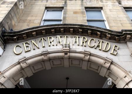 Eingang zur Central Arcade - Edwardianische Einkaufsarkade, erbaut 1906, Newcastle upon Tyne, Northumberland, England Stockfoto