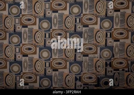 Nahtlose mittlere-jungendliche moderne geometrische Polsterstofftextur mit ovalen und kreisförmigen Formen in neutralen Erdtönen Stockfoto