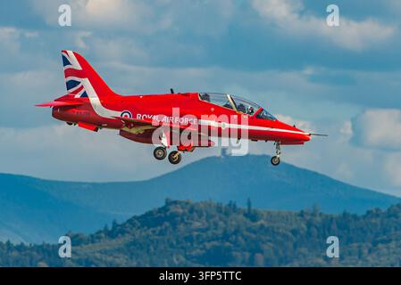 Ostrava, Tschechische Republik - 19. Sep. 2026: Royal Air Force Red Arrows BAE Systems Hawk T1 XX295 nähert sich der Landung bei den NATO-Tagen 2026 Stockfoto