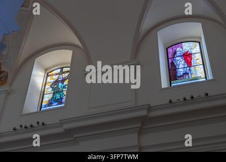 Ein Bild des Inneren der Kathedrale des Heiligen Nikolaus in Noto. Stockfoto