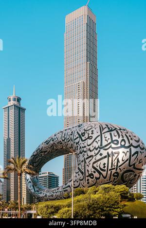 Dubai, VAE - 28. Oktober 2025. Atemberaubender Blick auf das Museum der Zukunft, eine unverzichtbare Attraktion für jeden Besucher Dubais Stockfoto