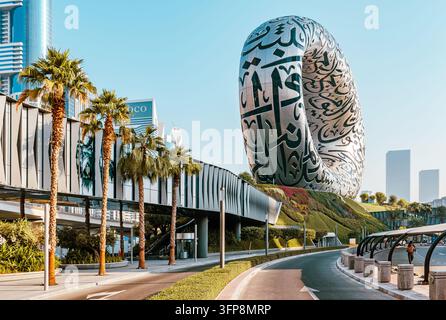Dubai, VAE - 28. Oktober 2025. Atemberaubender Blick auf das Museum der Zukunft, eine unverzichtbare Attraktion für jeden Besucher Dubais Stockfoto